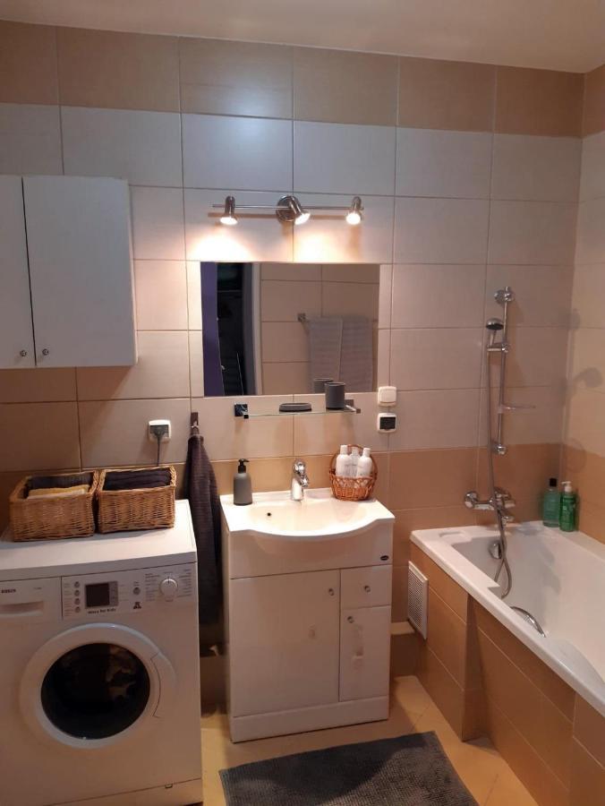 Kwadrat Maja Apartment วาลบ์จิก ภายนอก รูปภาพ